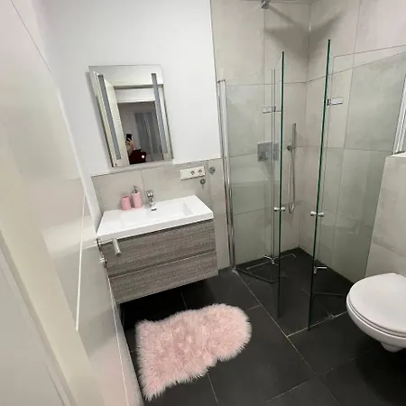 Appartement Cozy One-bedroom With Beautiful Terrace Ratingen