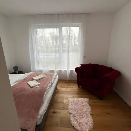 Cozy One-bedroom With Beautiful Terrace Ratingen