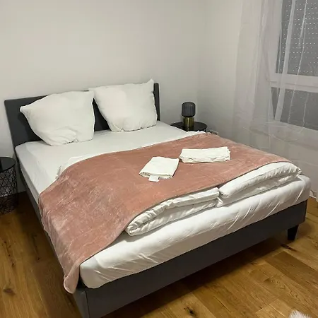 Cozy One-bedroom With Beautiful Terrace *